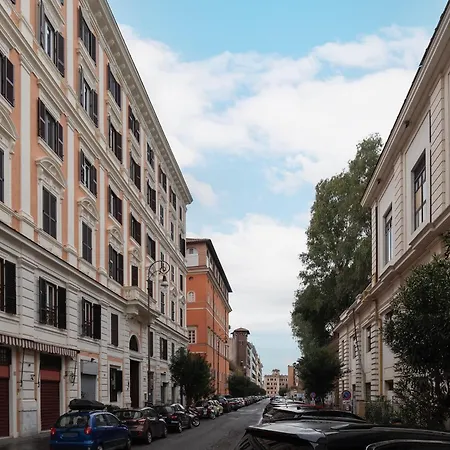 Апартаменты Guesthost - Terme Di Traiano - 10 Min Dal Colosseo