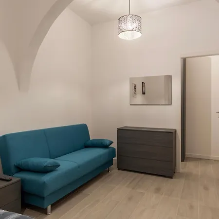 Lägenhet Guesthost - Terme Di Traiano - 10 Min Dal Colosseo