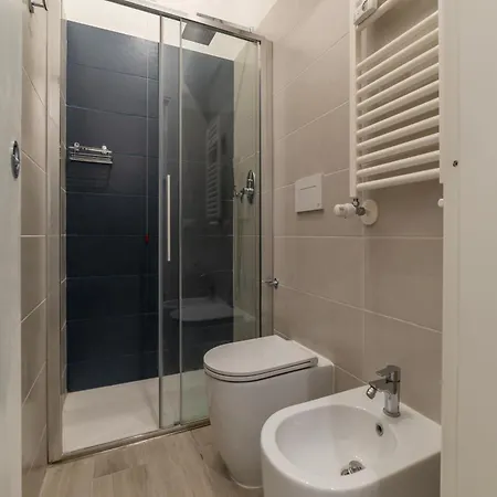 Lägenhet Guesthost - Terme Di Traiano - 10 Min Dal Colosseo *